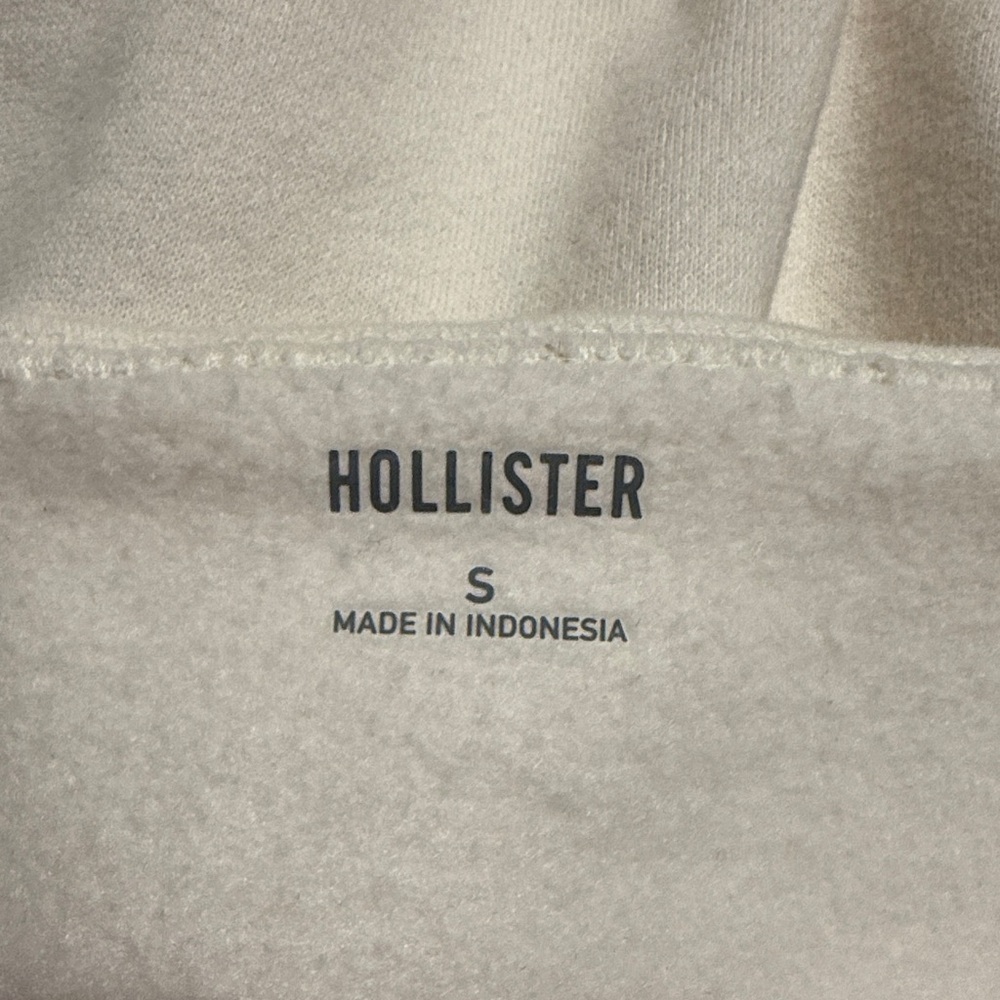 Hollister Off the Shoulder Top - Picture 4 of 4